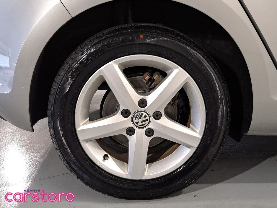 2015 Volkswagen Golf - image 14