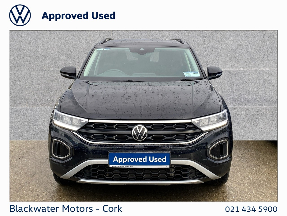 2023 Volkswagen T-Roc - image 11
