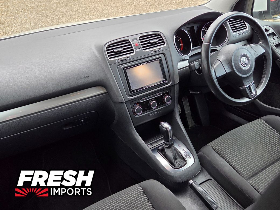 2013 Volkswagen Golf - image 9