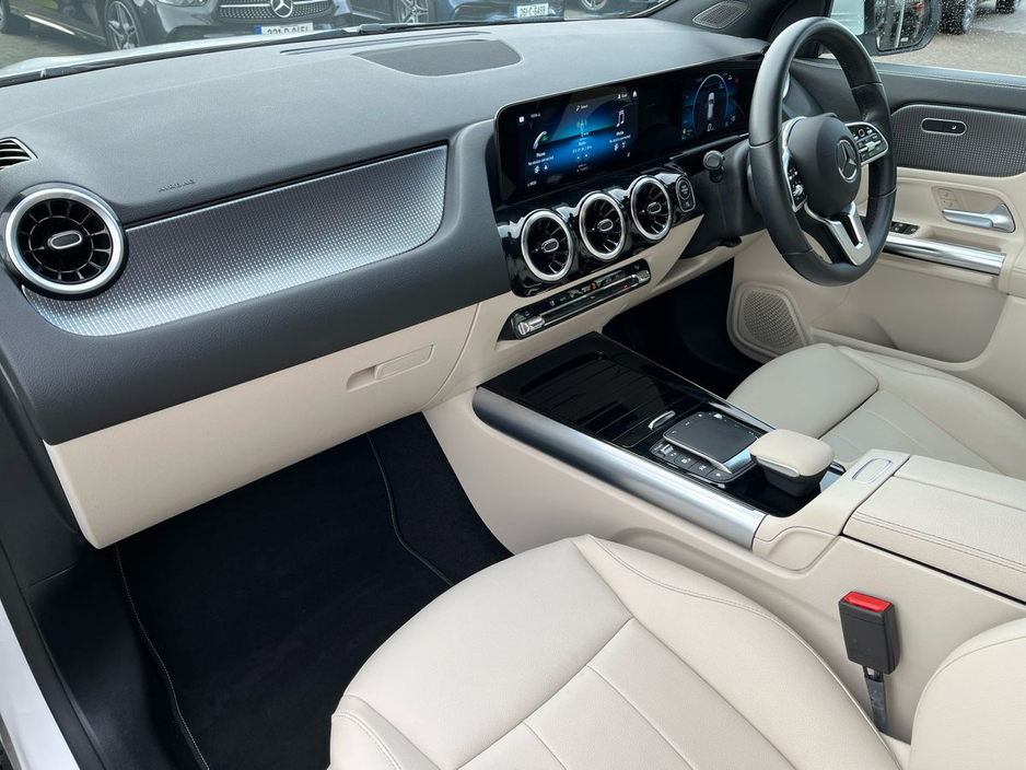 2022 Mercedes-Benz GLA Class - image 12