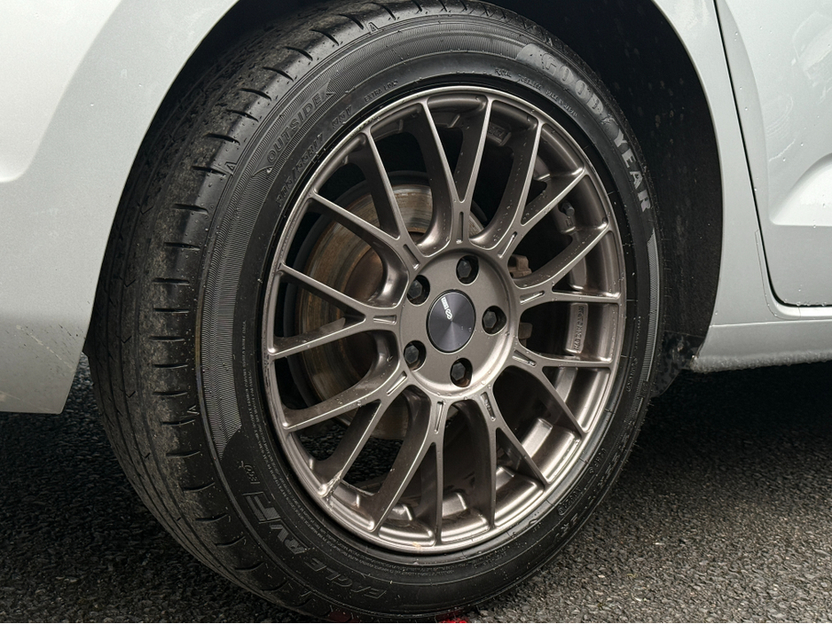 2016 Volkswagen Touran - image 8