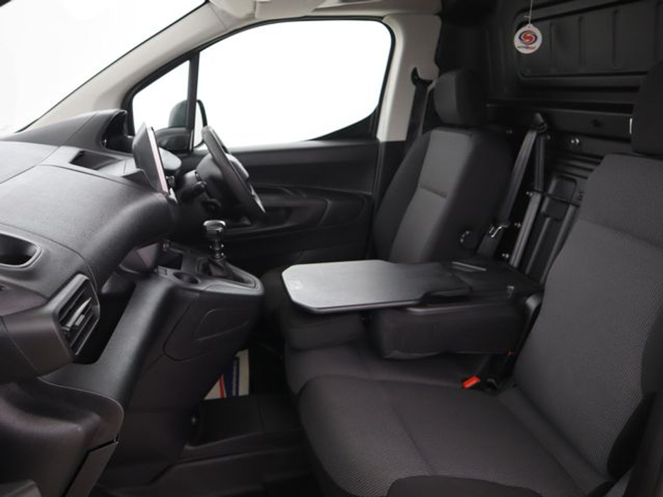 2023 Peugeot Partner - image 11