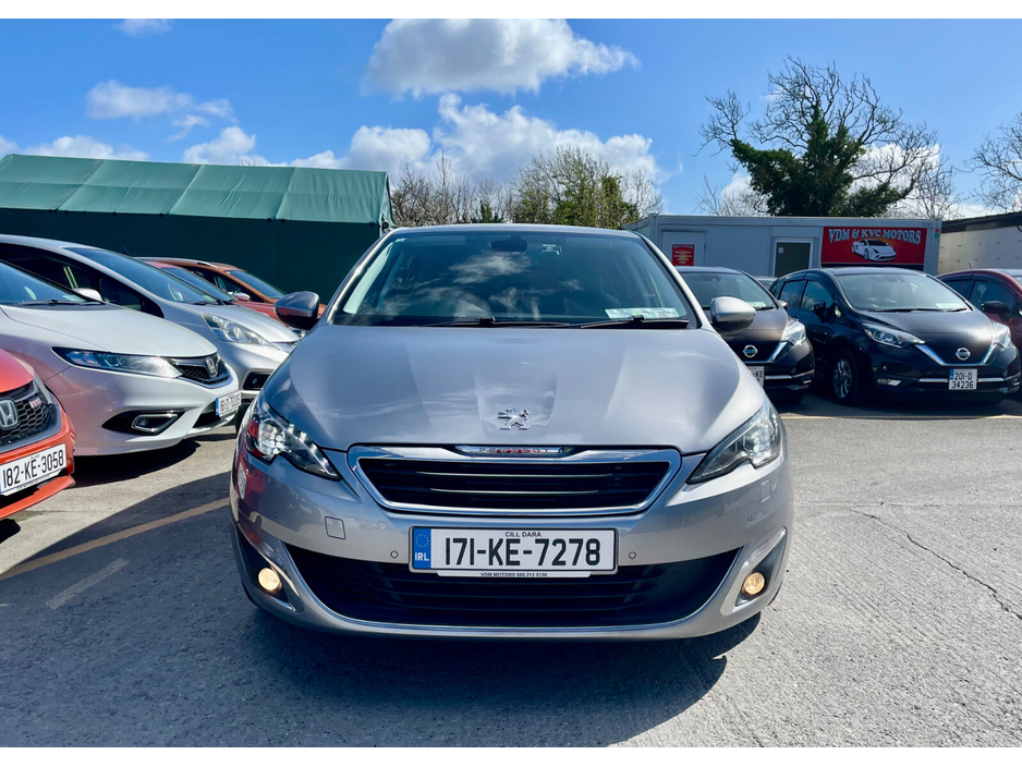 2017 Peugeot 308 - image 2