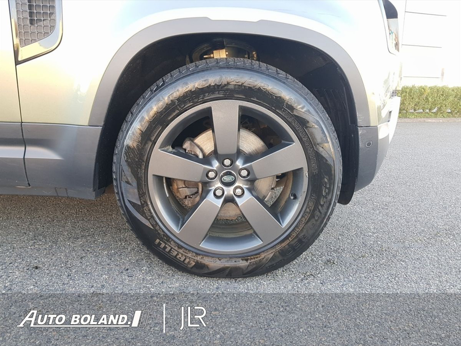 2024 Land Rover Defender - image 9