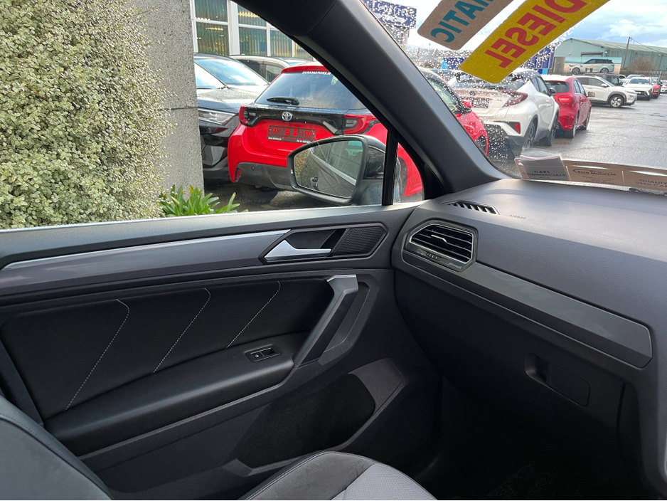 2020 Volkswagen Tiguan R-LINE 4MOTION AUTOMATIC 2.0 DIESEL //LOW MILES//HIGH SPEC//HEATED FRONT AND REAR SEATS//HEAD UP DISPLAY//360 PARKING CAMERAS// €34,950