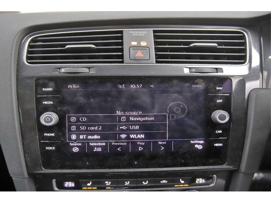 2019 Volkswagen E-Golf - image 19