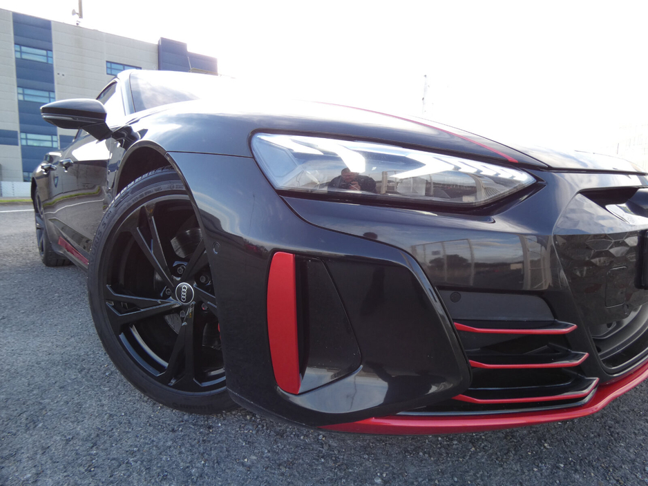 2022 Audi e-tron - image 4