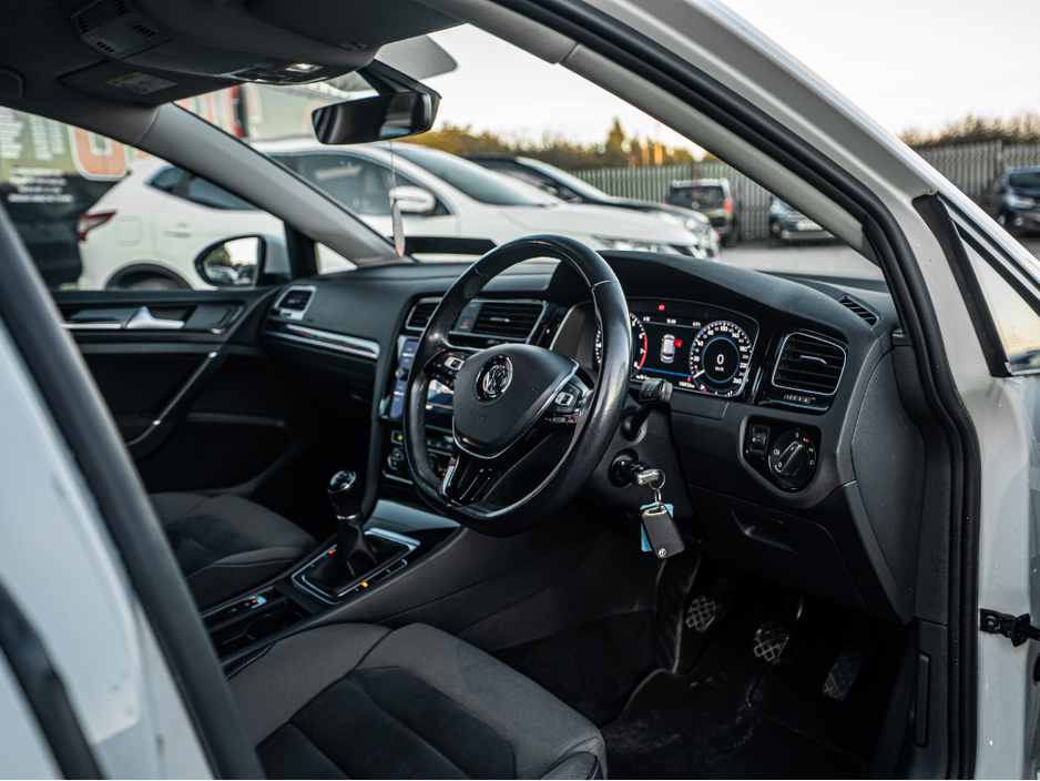 2017 Volkswagen Golf 172 Golf 1.0tsi HIGHLINE/FSH/High spec/1yr warrant €16,888