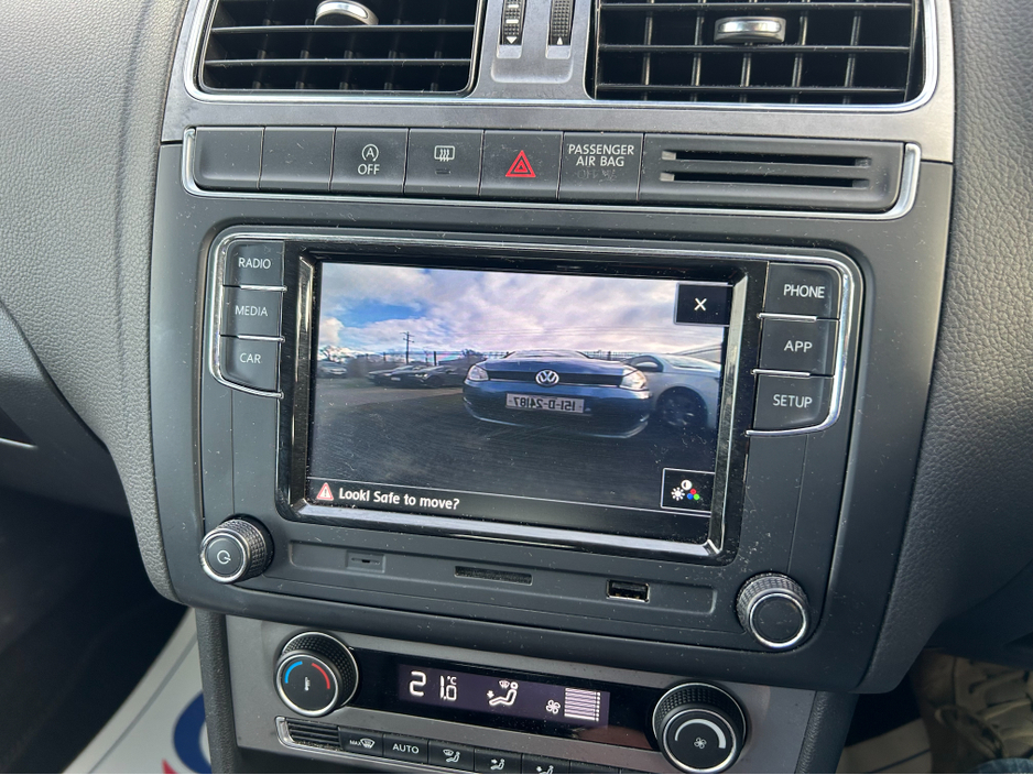 2015 Volkswagen Polo - image 6