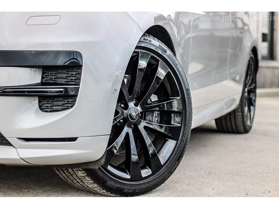 2023 Land Rover Range Rover - image 2