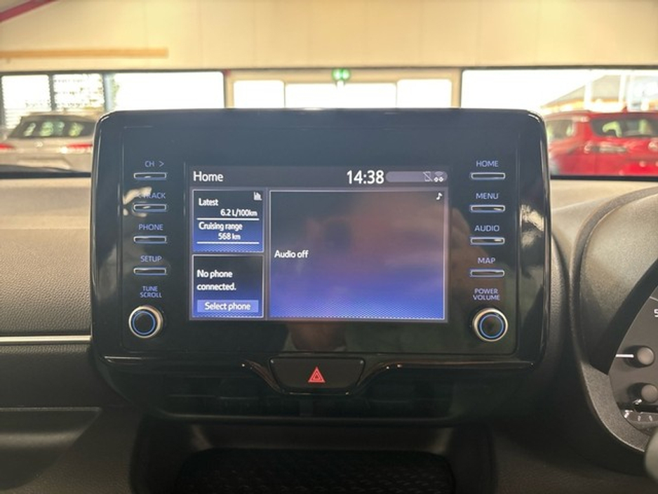 2024 Toyota Yaris - image 12