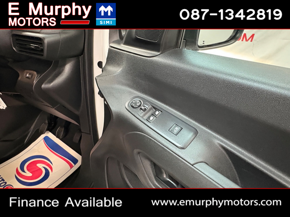 2022 Citroen Berlingo - image 19