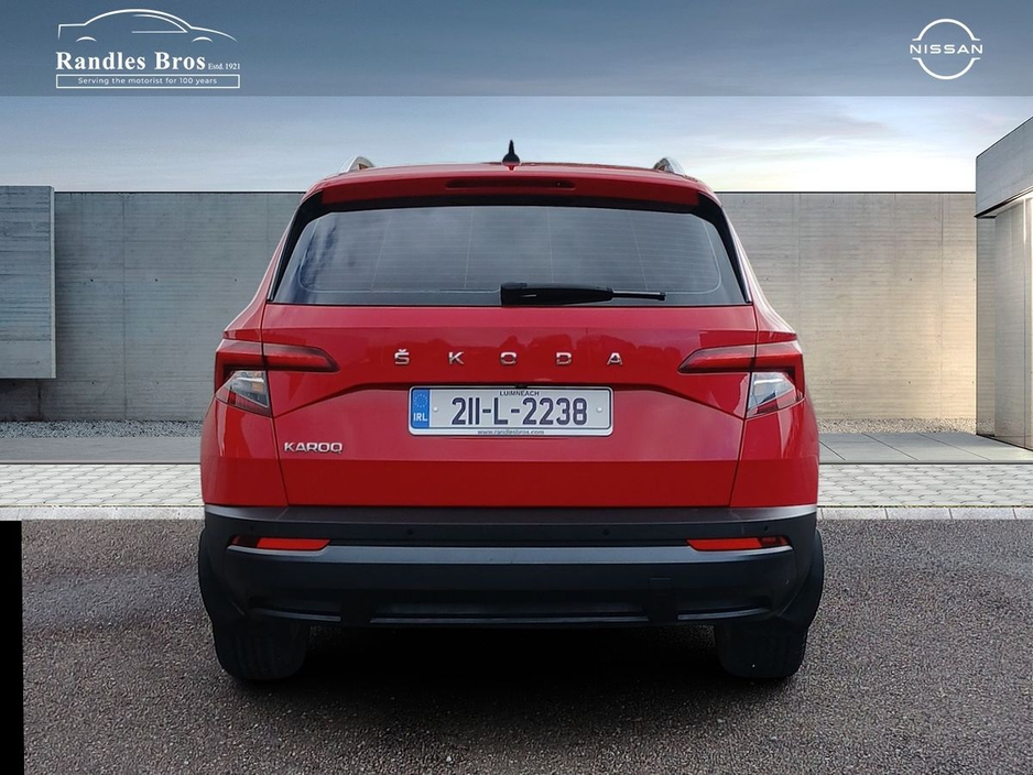 2021 Skoda Karoq - image 8