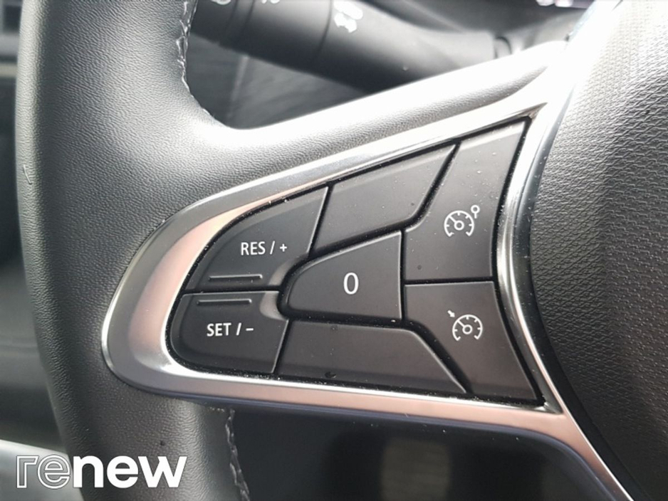 2025 Renault Trafic - image 16