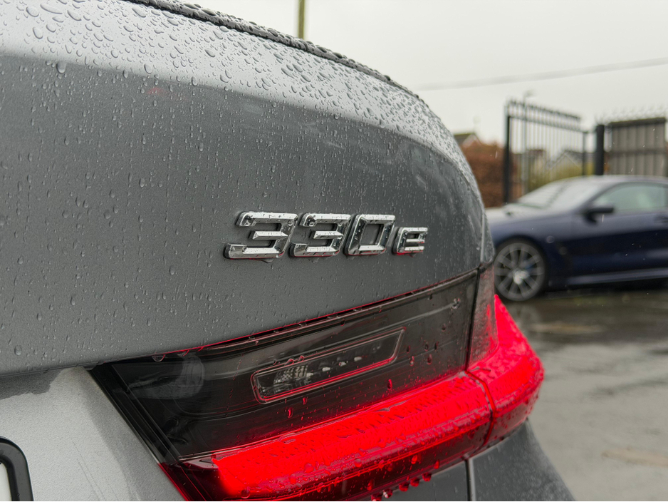 2023 BMW 3 Series - image 13