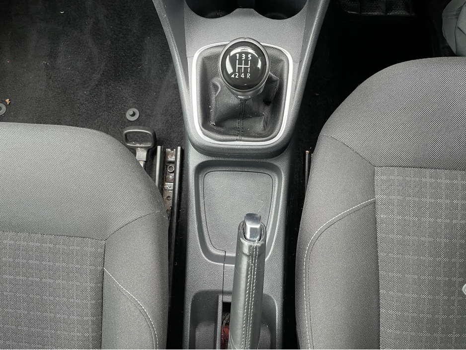 2015 Volkswagen Polo - image 15