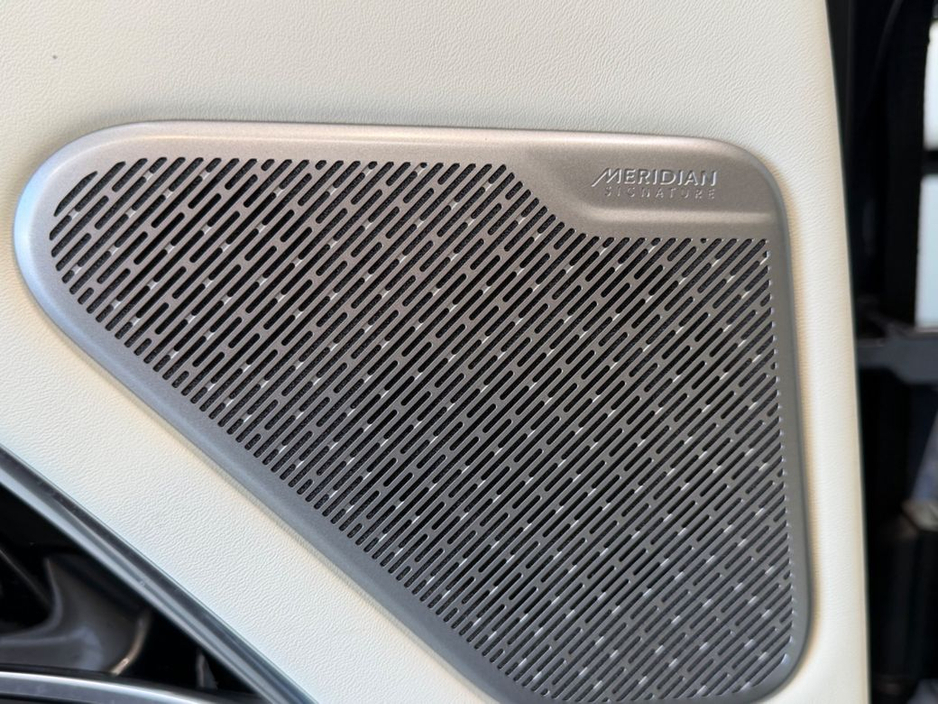 2025 Land Rover Range Rover - image 24