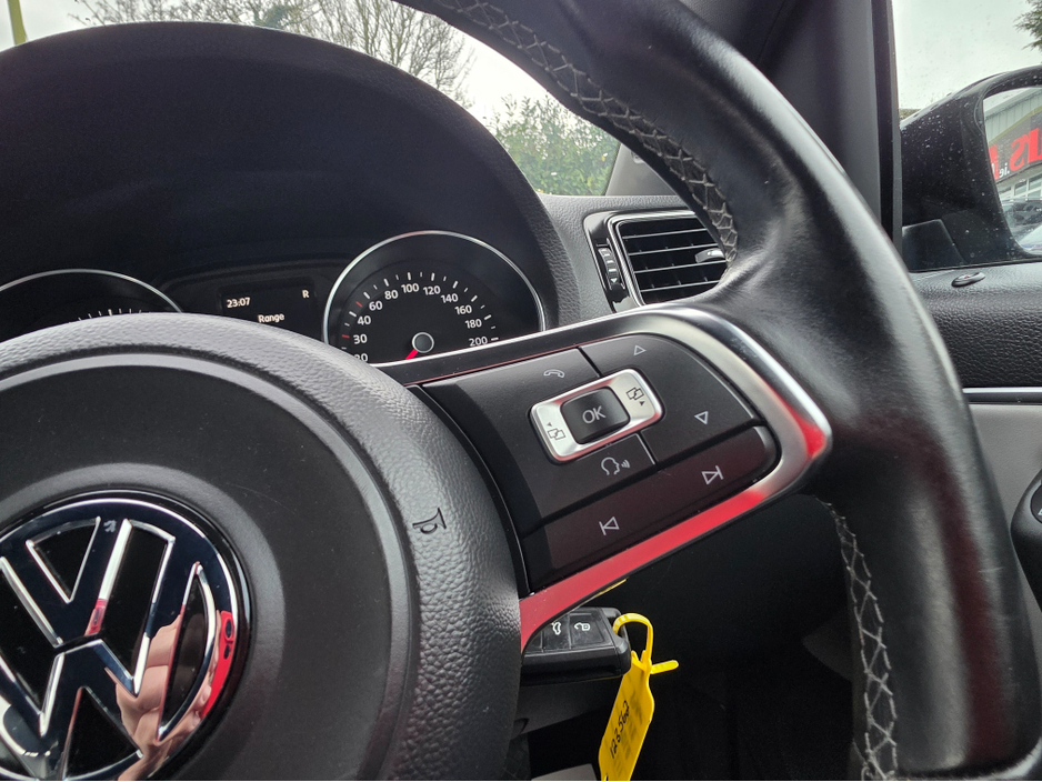 2015 Volkswagen Polo - image 18