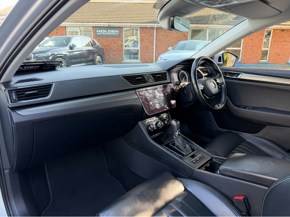 2021 Skoda Superb - image 25