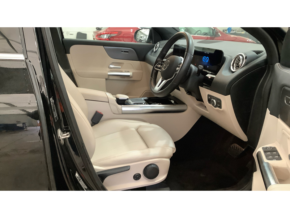 2022 Mercedes-Benz EQA - image 2