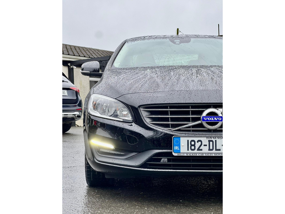 2018 Volvo S60 - image 4