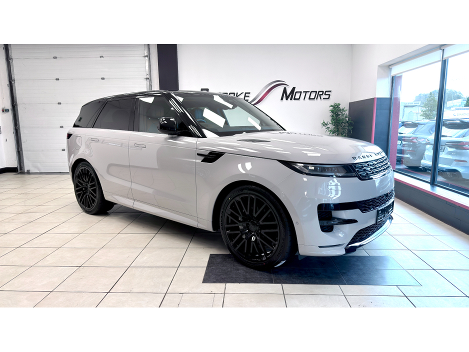 2025 Land Rover Range Rover - image 3