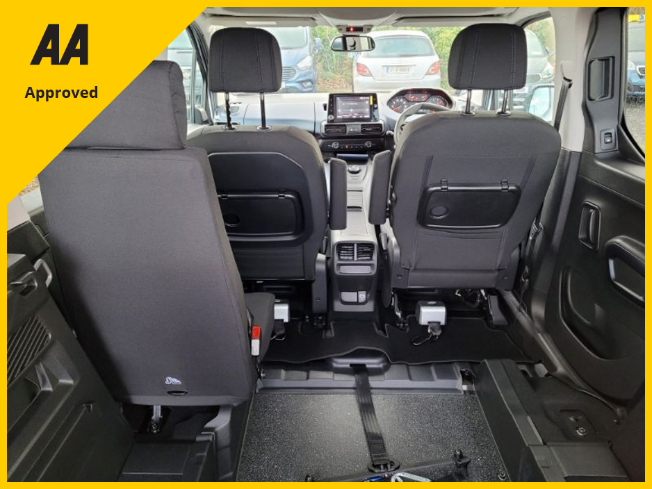 2022 Peugeot Rifter - image 5