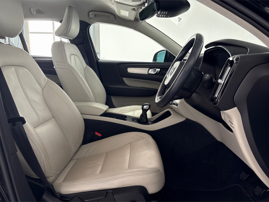 2020 Volvo XC40 - image 26