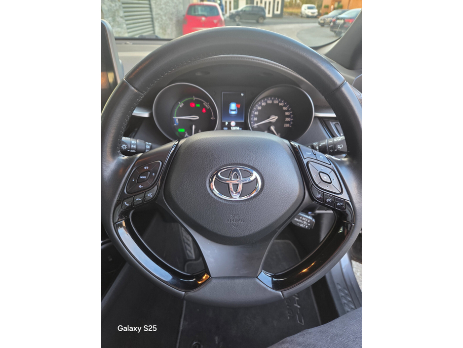2023 Toyota C-HR 1.8 HYBRID SOL €25,450
