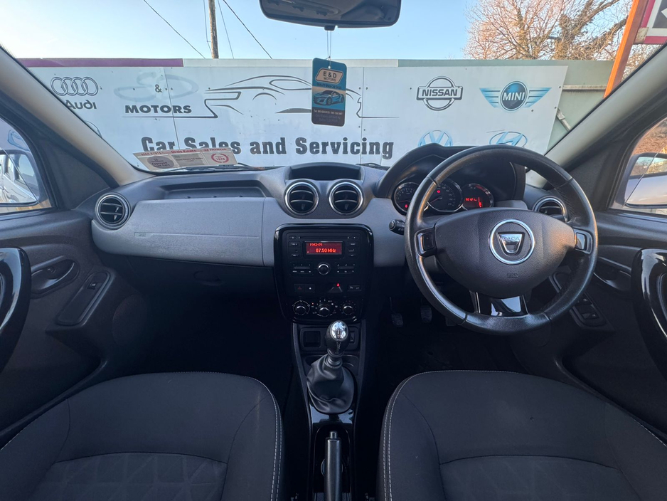 2015 Dacia Duster - image 27
