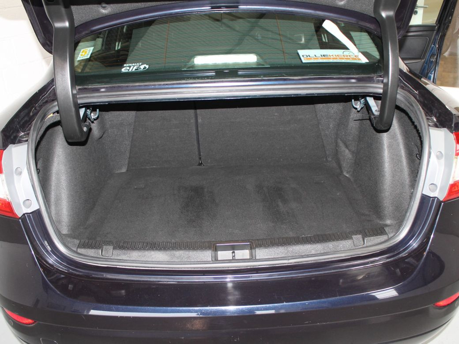 2015 Renault Fluence - image 15