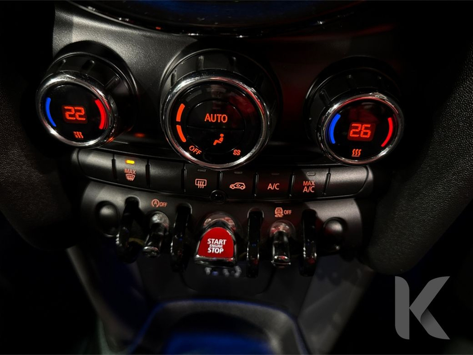 2017 MINI Cooper 1.5 AUTOMATIC - BLUE 2 TONE - FACTORY ALLOY WHEELS - REAR CAMERA €14,950