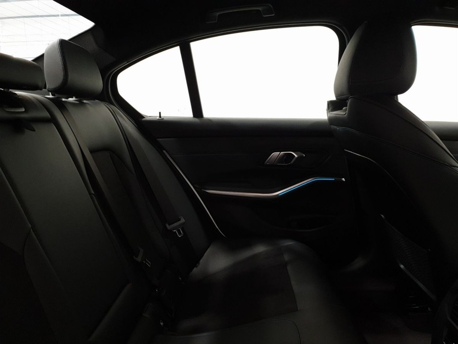 2023 BMW 3 Series - image 11