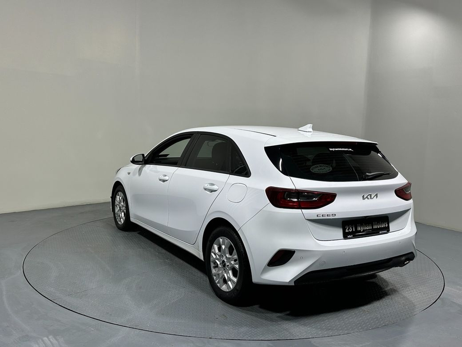 2023 Kia Ceed - image 5