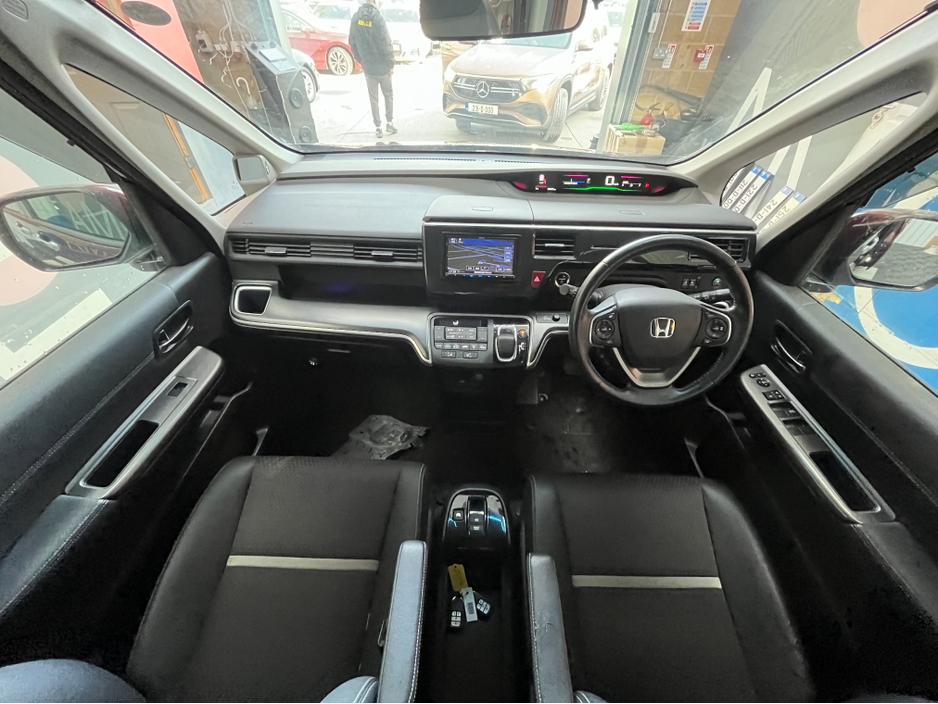 2017 Honda Stepwagon - image 16