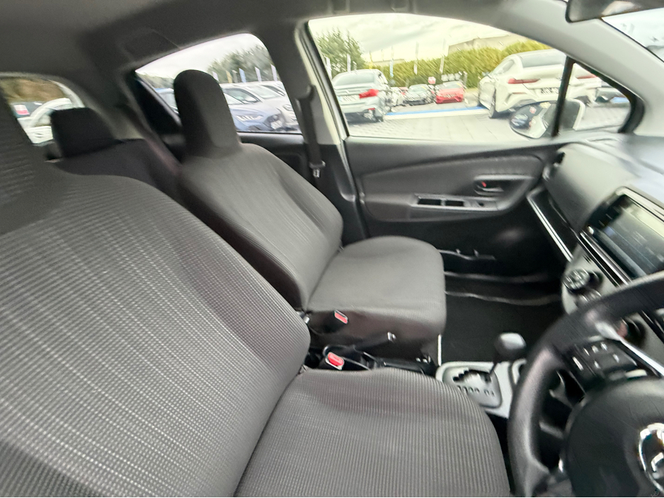 2019 Toyota Vitz - image 14