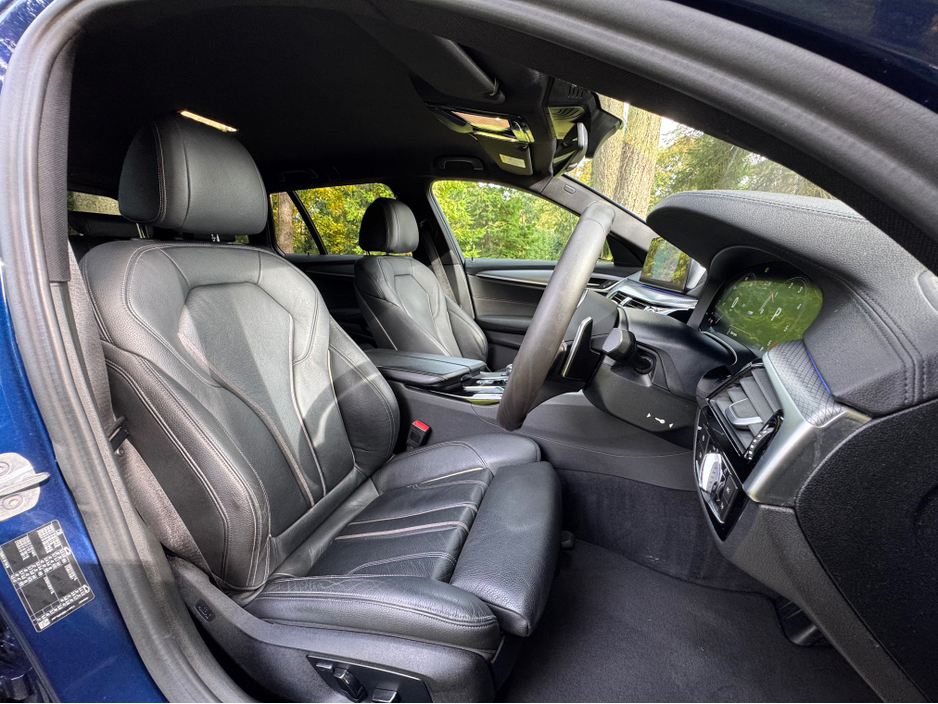 2019 BMW 5 Series - image 15