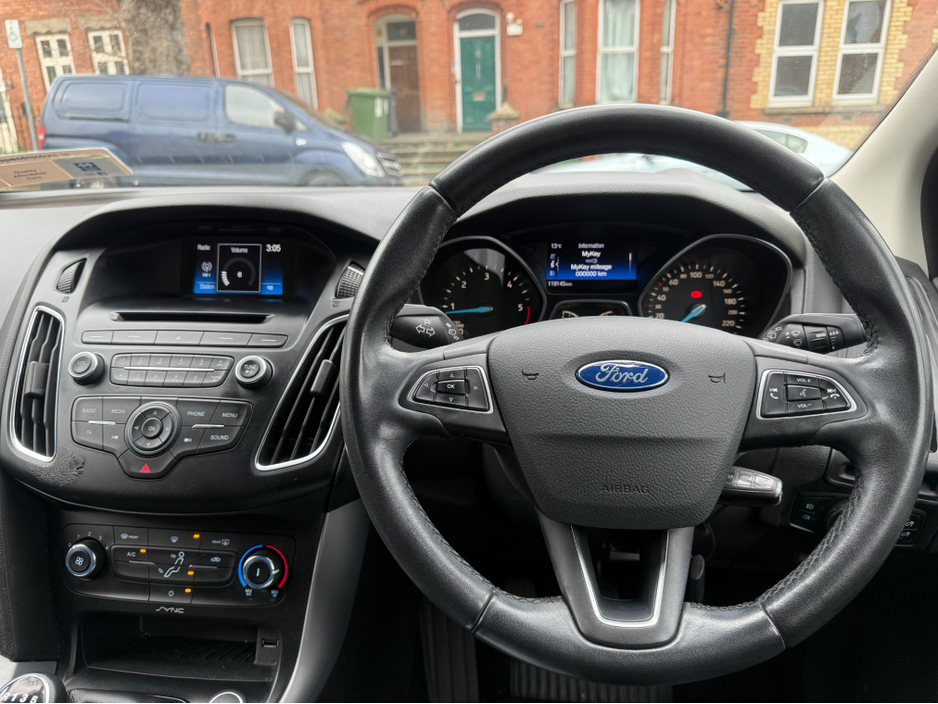 2016 Ford Focus - image 15