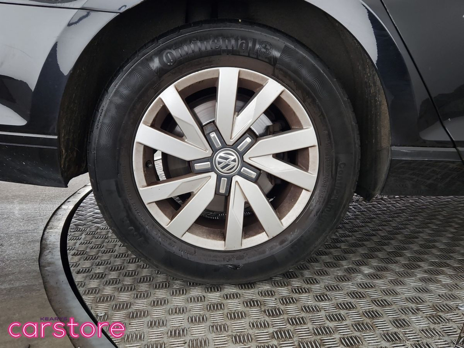 2017 Volkswagen Passat - image 14