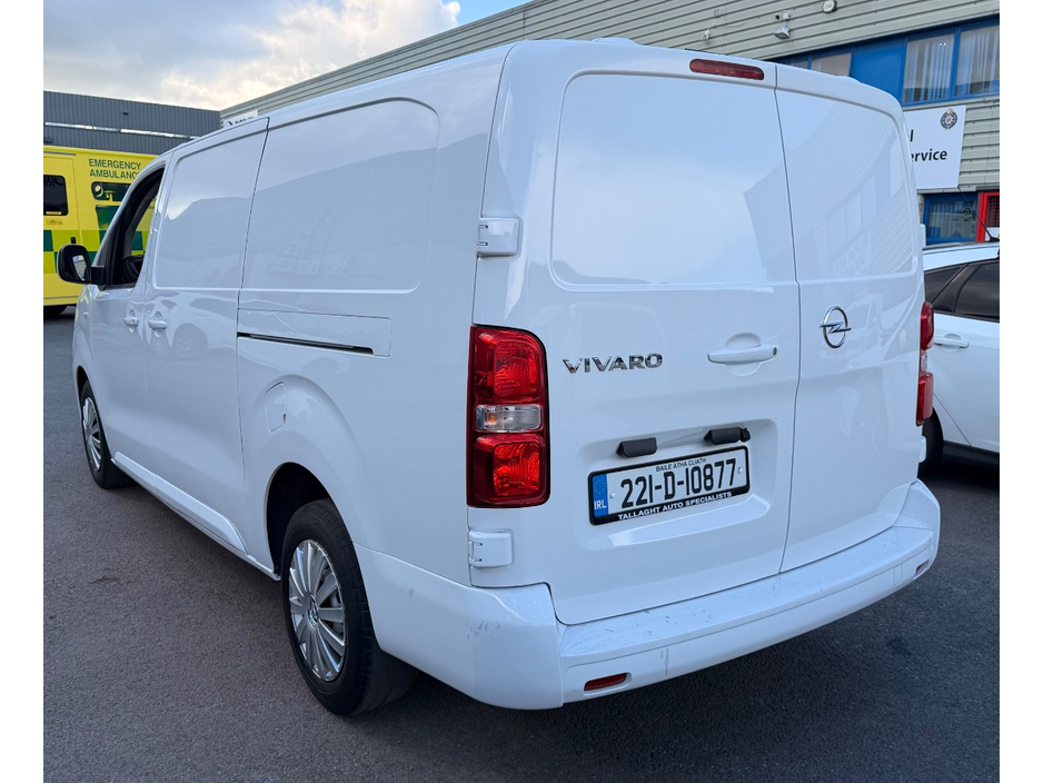 2022 Opel Vivaro - image 9