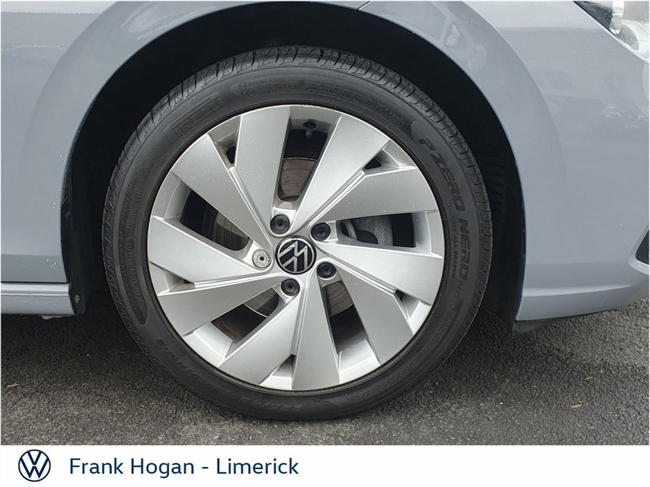 2021 Volkswagen Golf - image 9