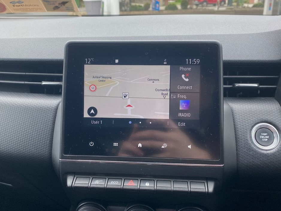 2020 Renault Clio - image 25