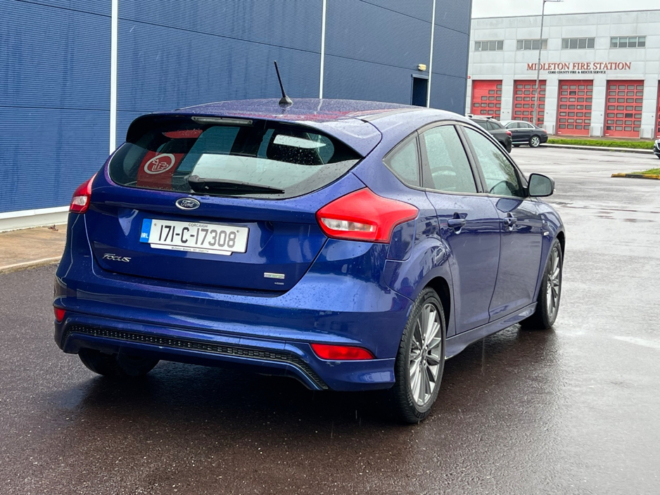 2017 Ford Focus - image 7