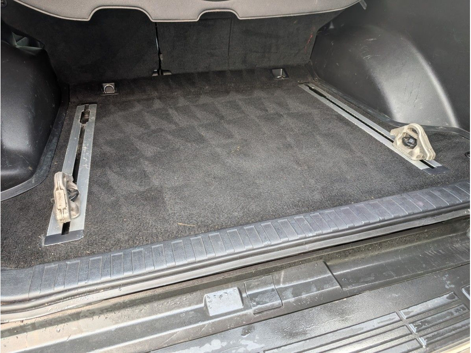 2018 Toyota Landcruiser - image 3