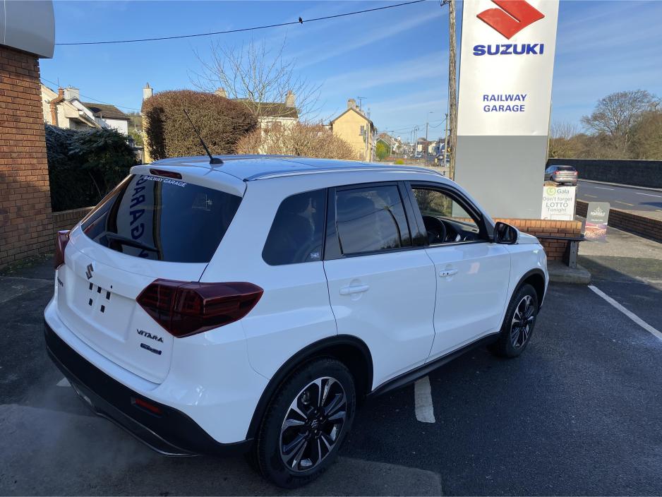 2025 Suzuki Vitara hybrid €30,995