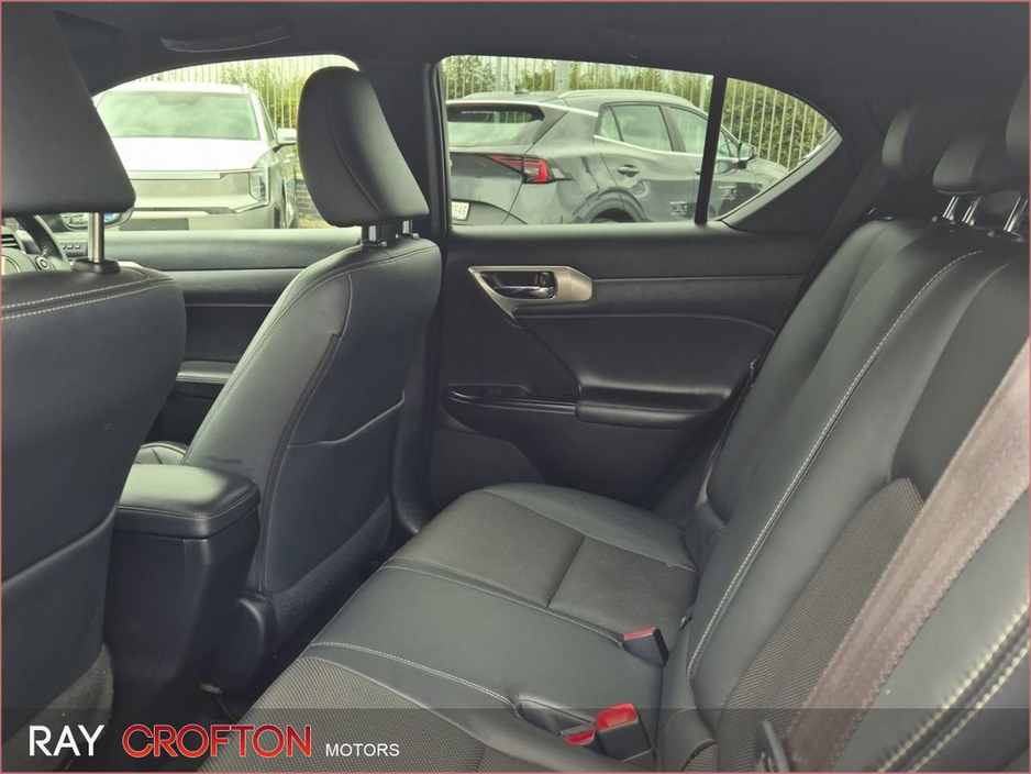 2015 Lexus CT 200 h - image 7