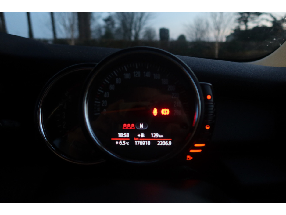 2015 MINI Hatch - image 31