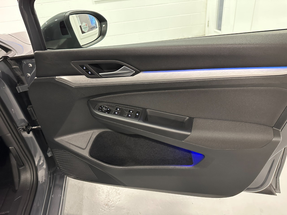 2021 Volkswagen Golf - image 23