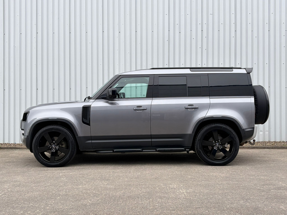 2021 Land Rover Defender - image 8