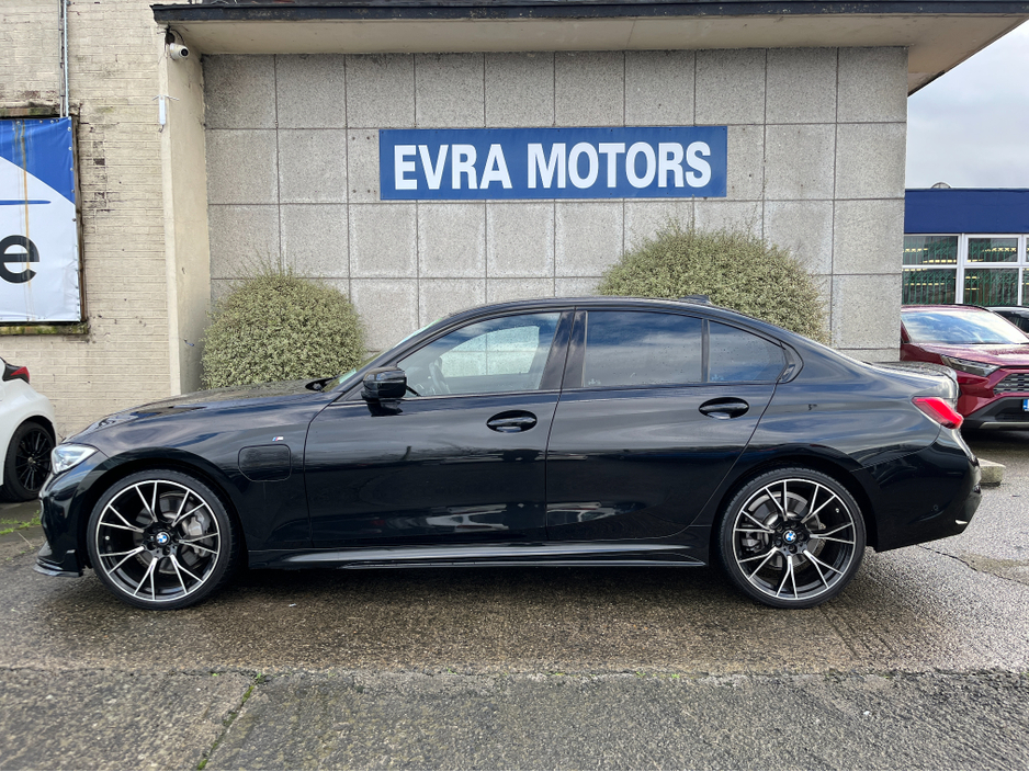 2019 BMW 3 Series 330e M-SPORT AUTOMATIC 2.0 PETROL PLUG IN HYBRID //REVERSE CAMERA//SAT NAV//FULL LEATHER HEATED SEATS// €26,950